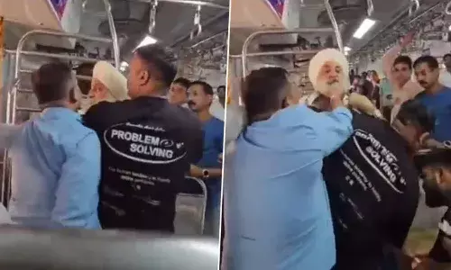 Viral Video : టికెట్టు గొడవ.. టీటీఈపై విరుచుకుపడ్డ ప్రయాణికుడు
