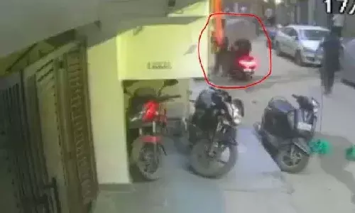 Delhi, teen die after AC falls on head, accident