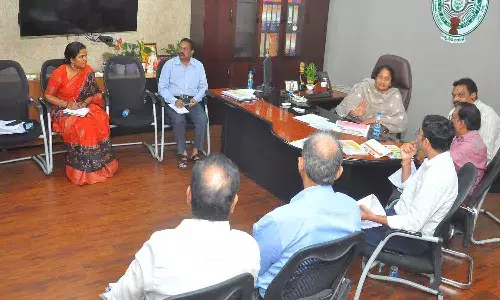 హాస్టళ్ల నిర్వహణలో నిర్లక్ష్యం వహిస్తే కఠిన చర్యలు.. మంత్రి వార్నింగ్‌