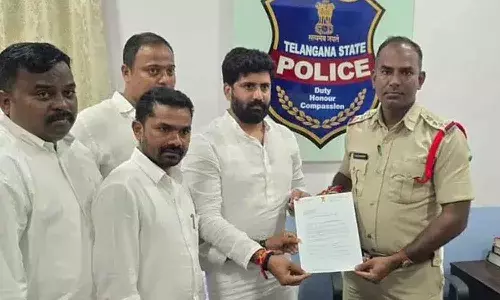 కేటీఆర్‌పై పోలీసుల‌కు ఫిర్యాదు చేసిన కాంగ్రెస్ ఎంపీ