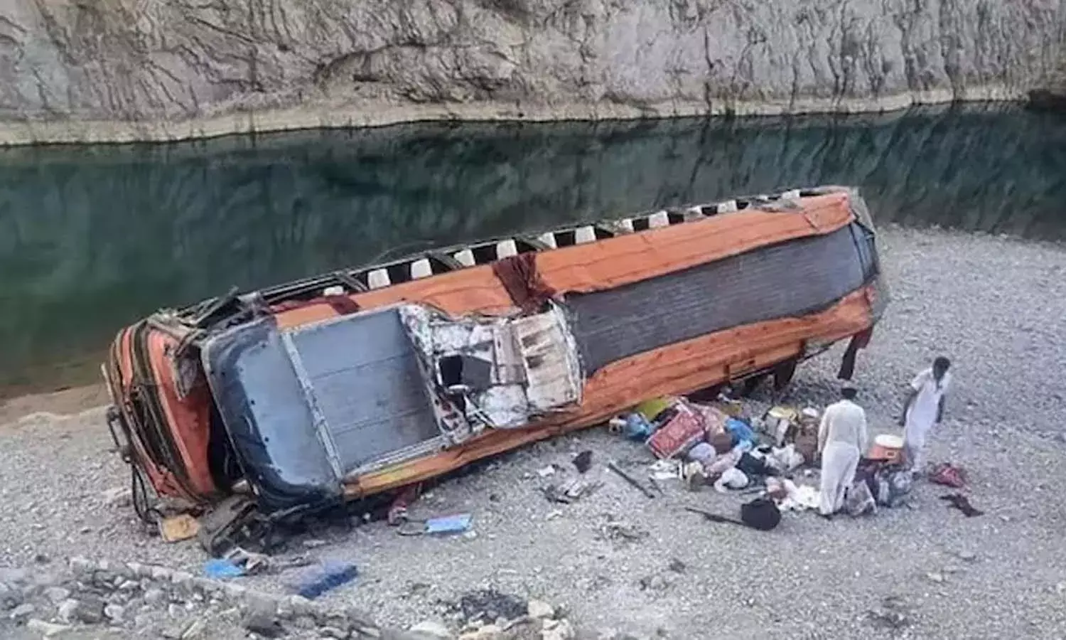 Pakistani pilgrims killed, bus overturns, Iran