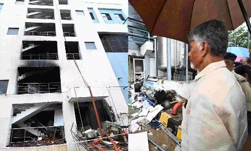 తక్షణమే పరిశ్రమల్లో సేఫ్టీ మెజర్స్ ఆడిట్ చేయండి .. అధికారులకు సీఎం ఆదేశం