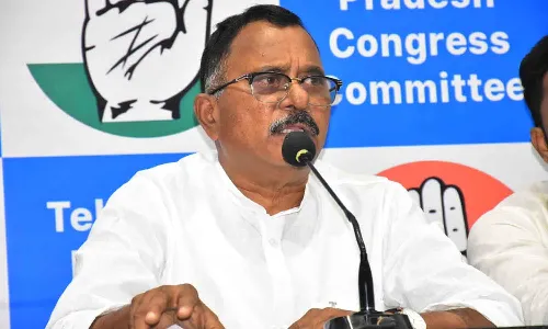 స్కూళ్లు, కాలేజీలు ఎఫ్టీఎల్ పరిధిలో ఉంటే సెలవులు ఇచ్చాక కూల్చేస్తాం : ఎంపీ మల్లు రవి