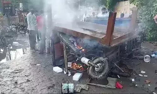 Minor raped in Ghaziabad, vandalises shops, sets vehicles ablaze, Crime