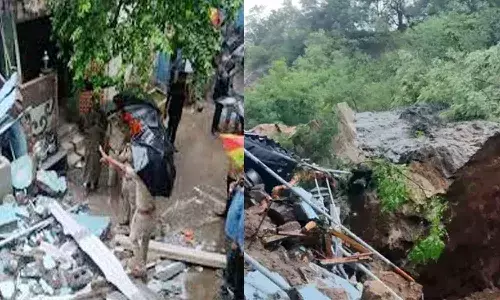విజయవాడలో విరిగిపడ్డ కొండచరియలు.. నలుగురు మృతి