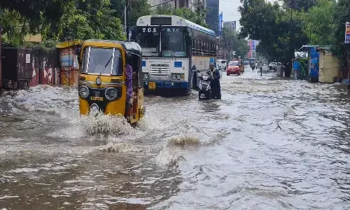 తెలంగాణ-ఏపీ మధ్య 560 బస్సులను రద్దు చేసిన TGSRTC