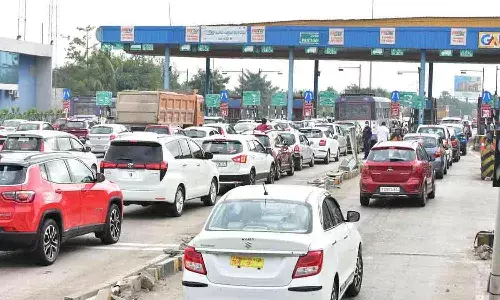 హమ్మయ్య.. ఆ రూట్ నుండి వాహనాలను పంపిస్తున్నారు