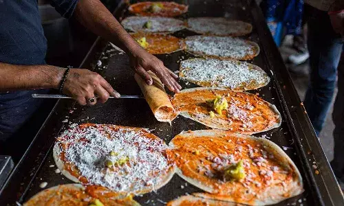స్ట్రీట్ ఫుడ్ అమ్మే వారికి కీలక సూచనలు చేసిన FSSAI