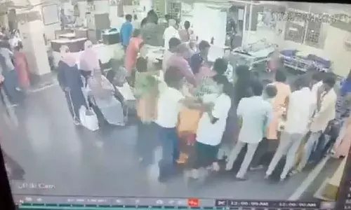 బయటకొచ్చిన సీసీటీవీ విజువల్స్.. గాంధీ ఆసుపత్రిలో దారుణం