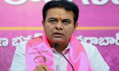 కేసీఆర్ రైతును రాజు చేస్తే.. కాంగ్రెస్ ప్రభుత్వం ప్రాణం తీస్తోంది: కేటీఆర్