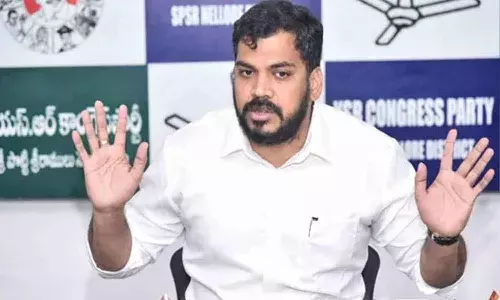 ప్రెస్ మీట్‌లో పెర్ఫార్మెన్స్ పీక్స్.. ఆచరణలో మ్యాటర్ వీక్ : మాజీ మంత్రి అనిల్