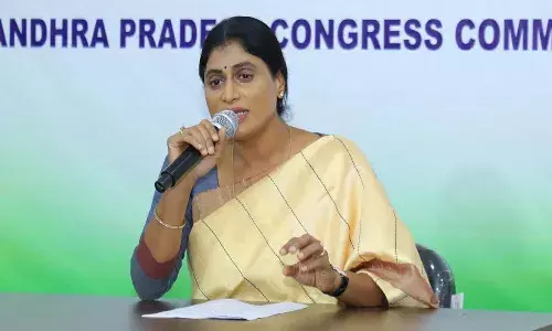 వైద్య విద్యను ప్రైవేట్ వ్యక్తుల చేతుల్లో పెడతారా?: వైఎస్ షర్మిల