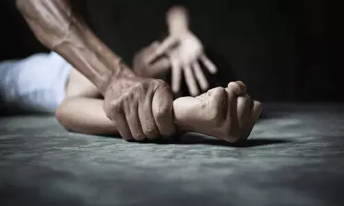 ఏలూరులో దారుణం.. విద్యార్థినులపై వార్డెన్ భర్త అఘాయిత్యం.. కాళ్లు, చేతులు కట్టేసి..