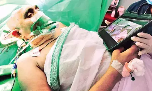 అదుర్స్ సినిమా చూపిస్తూ కాకినాడలో సర్జరీ