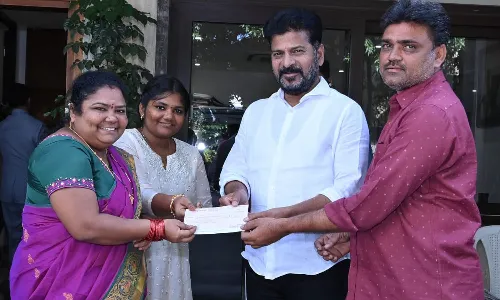 Telangana: సీఎం సహాయ నిధికి విరాళం ఇచ్చిన కుమారి ఆంటీ