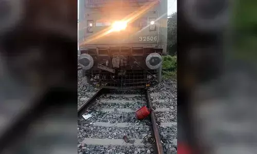 LPG cylinder, railway track, Kanpur, train, Uttarpradesh
