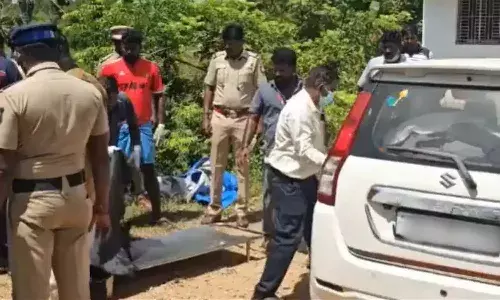 Family, Car, Tamil Nadu, Cops, Suicide