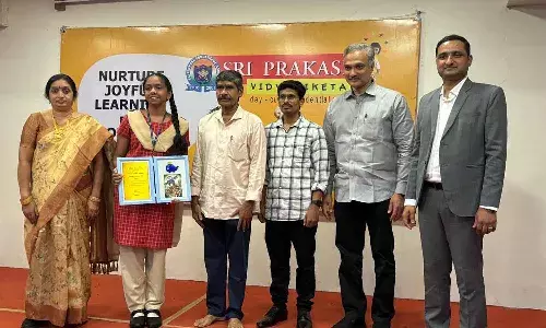 గ్లోబల్ టొయోటా డ్రీమ్ కార్ ఆర్ట్ కాంటెస్ట్లో విజేతలలో ఒకరిగా గుర్తింపు పొందిన పేరూరి లక్ష్మీ సహస్ర