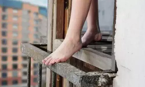 Hyderabad: భవనం పైనుంచి దూకి సాఫ్ట్వేర్ మహిళ ఆత్మహత్య