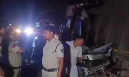 Six killed, bus rams truck, Madhya Pradesh