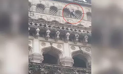 Viral Video : చార్మినార్ పైభాగంలో ఏం జరుగుతుంది.?