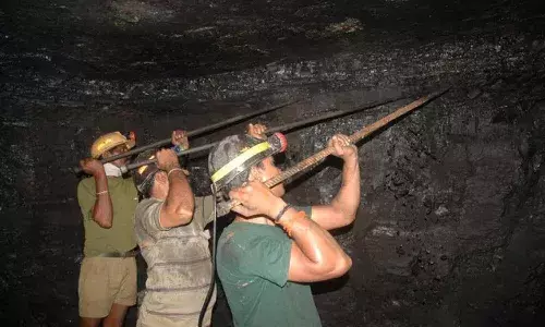 Distribution, Dussehra bonus checks, Singareni workers