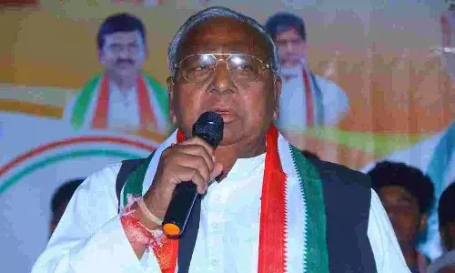 మహిళలకు అన్యాయం జరిగితే నేను ఉరుకోను.. వచ్చే ఏడాది అక్కడే బతుకమ్మ ఆడాలి : వీహెచ్