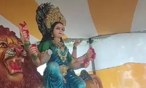 అమ్మవారి విగ్రహాన్ని  ద్వంసం చేసిన దుండగులు.