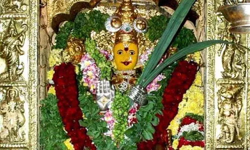 ఇంద్రకీలాద్రిపై భారీగా భక్తుల రద్దీ