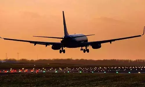 ఫ్లైట్లో పక్కన కూర్చున్న మహిళను వేధించిన ప్రయాణికుడు