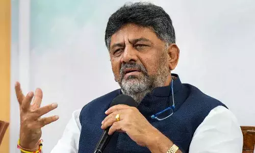 తప్పనిసరిగా ఆ రోజు కన్నడ జెండా ఎగురవేయండి : డీకే శివకుమార్