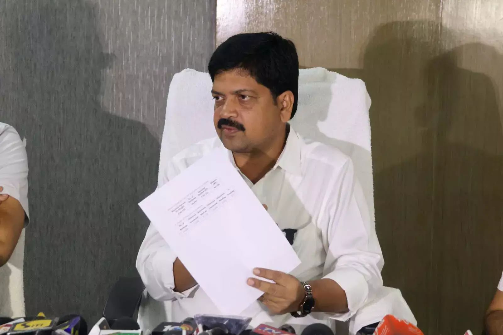 పారదర్శకంగా మద్యం షాపుల కేటాయింపు పూర్తి : మంత్రి కొల్లు రవీంద్ర
