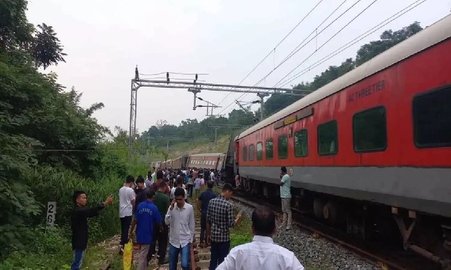 పట్టాలు తప్పిన లోకమాన్య తిలక్ ఎక్స్‌ప్రెస్‌