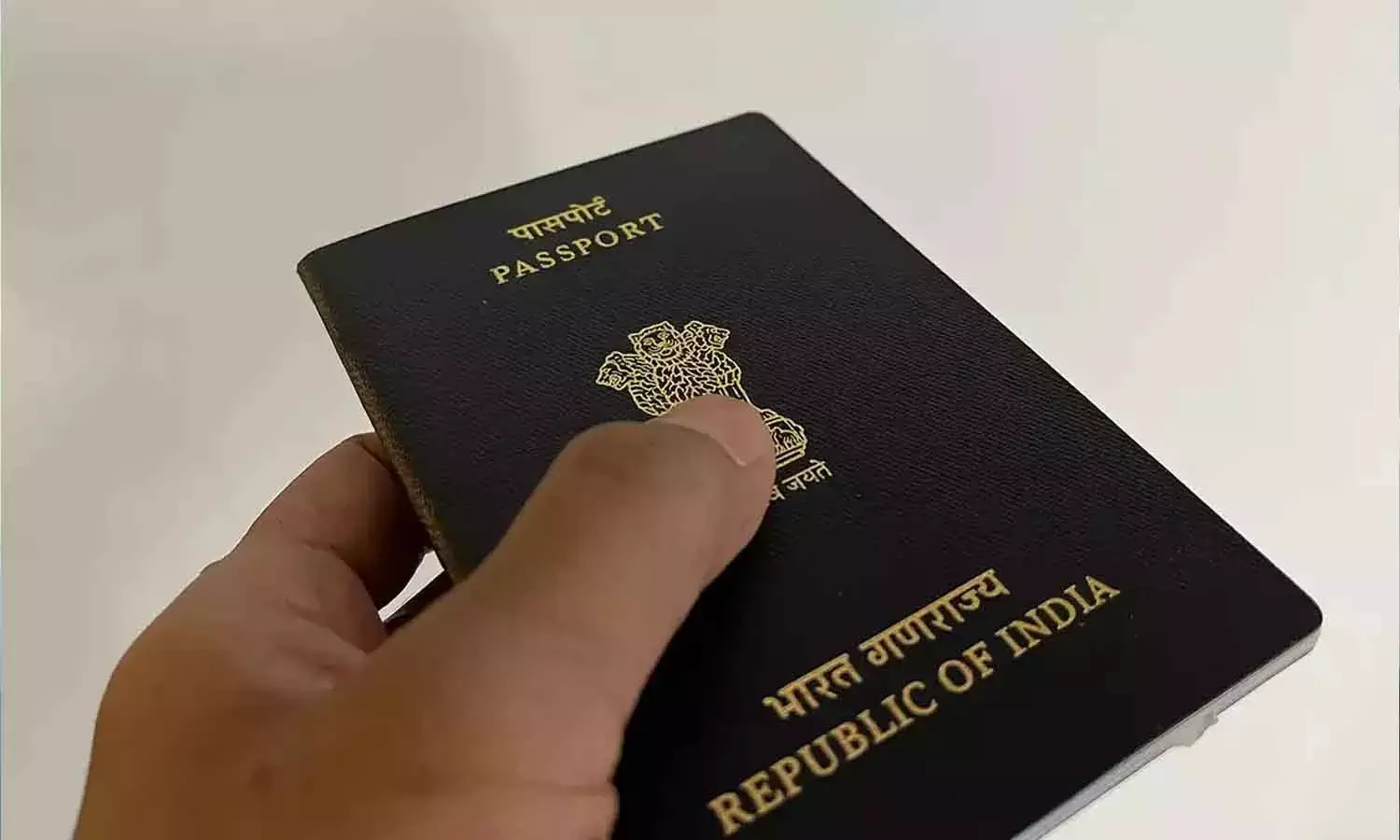 హైదరాబాద్ లో పట్టుబడ్డ బంగ్లాదేశ్ మహిళ.. చేతిలో ఏమున్నాయంటే.?