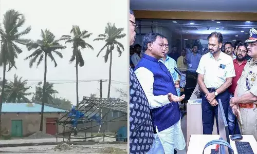 దానా తుఫాన్ ఎఫెక్ట్.. 40 విమానాలు, 750 రైళ్లు రద్దు..!