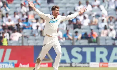 తొలి రోజు వాషింగ్టన్ సుందర్.. రెండో రోజు సాంట్నర్.. ఒకేలా దెబ్బకొట్టారు..!