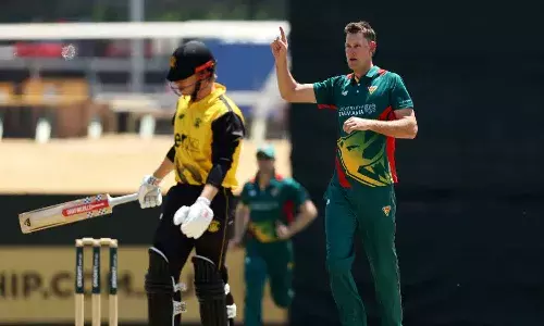 Video : సంచలనం.. 52కు 2 వికెట్లు.. 53కు ఆలౌట్..!