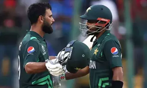 బాబర్ ఆజమ్ ను సపోర్ట్ చేయడంతో కాంట్రాక్ట్ పోయింది..!