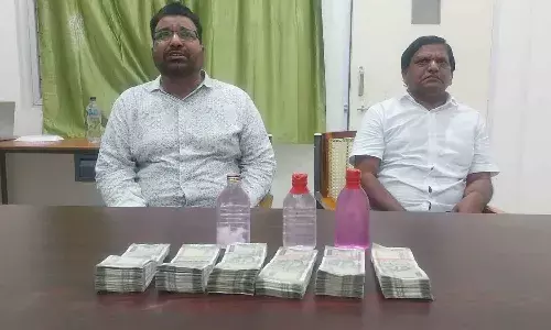 ఏసీబీకి చిక్కిన మెడికల్ కళాశాల అధికారులు