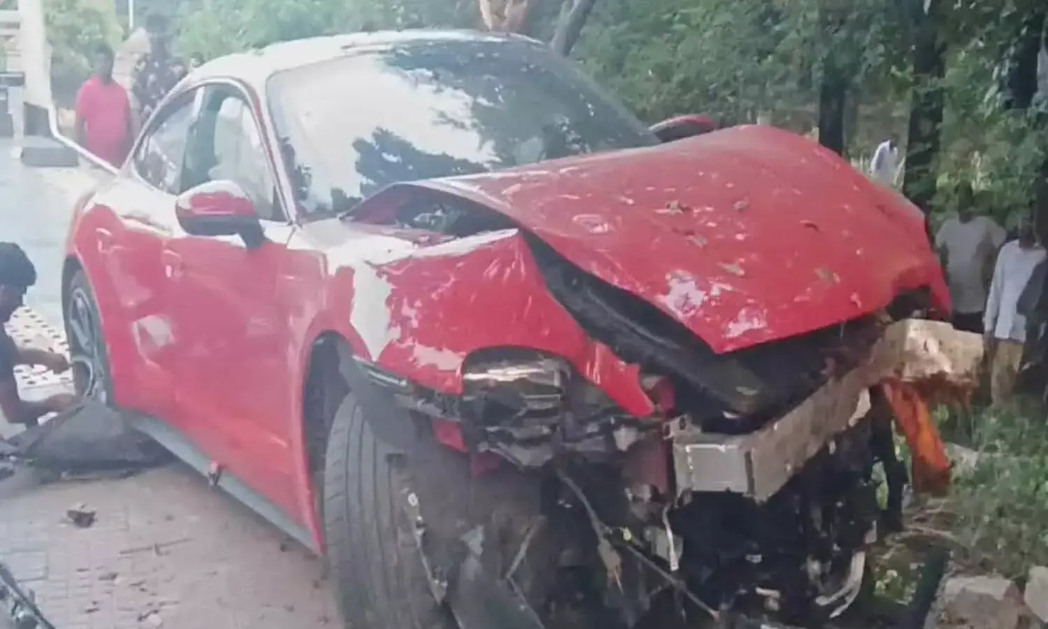 Hyderabad, Porsche Car, crash, KBR park