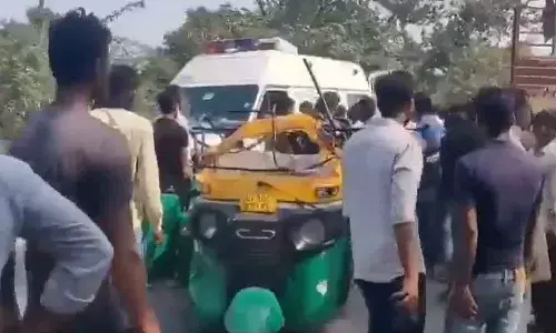 డీసీఎంను ఢీకొట్టిన ఆటో.. 10 మంది దుర్మరణం