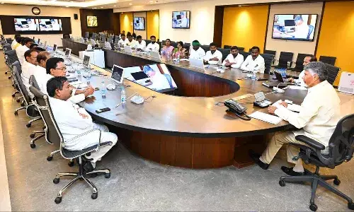 దళిత ఎమ్మెల్యేలతో సమావేశమైన సీఎం చంద్రబాబు