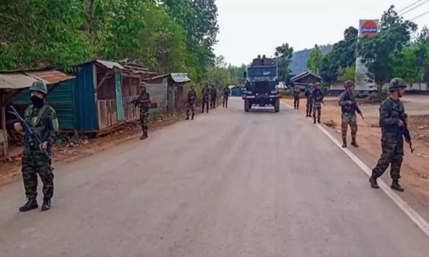 పోలీస్ స్టేషన్‌పై దాడికి యత్నం.. కాల్పుల్లో 11 మంది మృతి