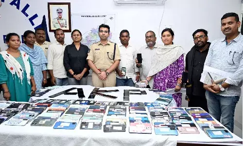 2,200 మొబైల్ ఫోన్లు.. ఓన‌ర్ల ద‌గ్గ‌రికి చేరాయ్‌..!