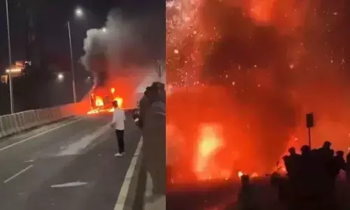 Viral Video : గర్భిణిని తీసుకెళ్తున్న అంబులెన్స్లో చెలరేగిన మంటలు.. కాసేపటికే భారీ పేలుడు..!