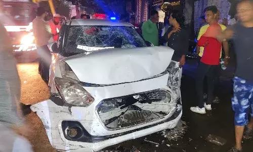car crash, Hyderabad, Nampally