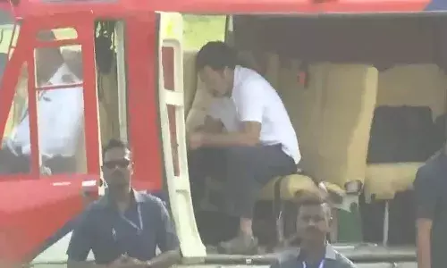 Viral Video : క్లియరెన్స్ రాలేదు.. అరగంట పాటు హెలికాప్టర్లోనే కూర్చున్న రాహుల్ గాంధీ..!