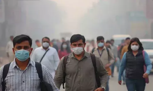 కాలుష్య కోరల్లో సామాన్యుడు విల విల.. రాజధానిలో గాలి పీల్చడం 49 సిగరెట్లు తాగడంతో సమానం..!