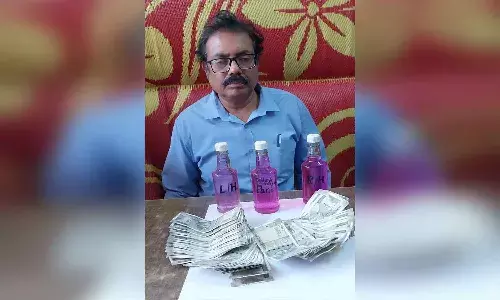 మరో అవినీతి తిమింగలం దొరికిపోయింది