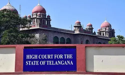 కాంట్రాక్ట్ ఉద్యోగులకు హైకోర్టు షాక్